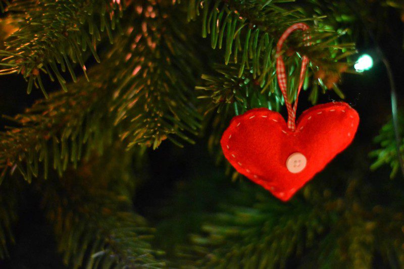 heart on christmas tree