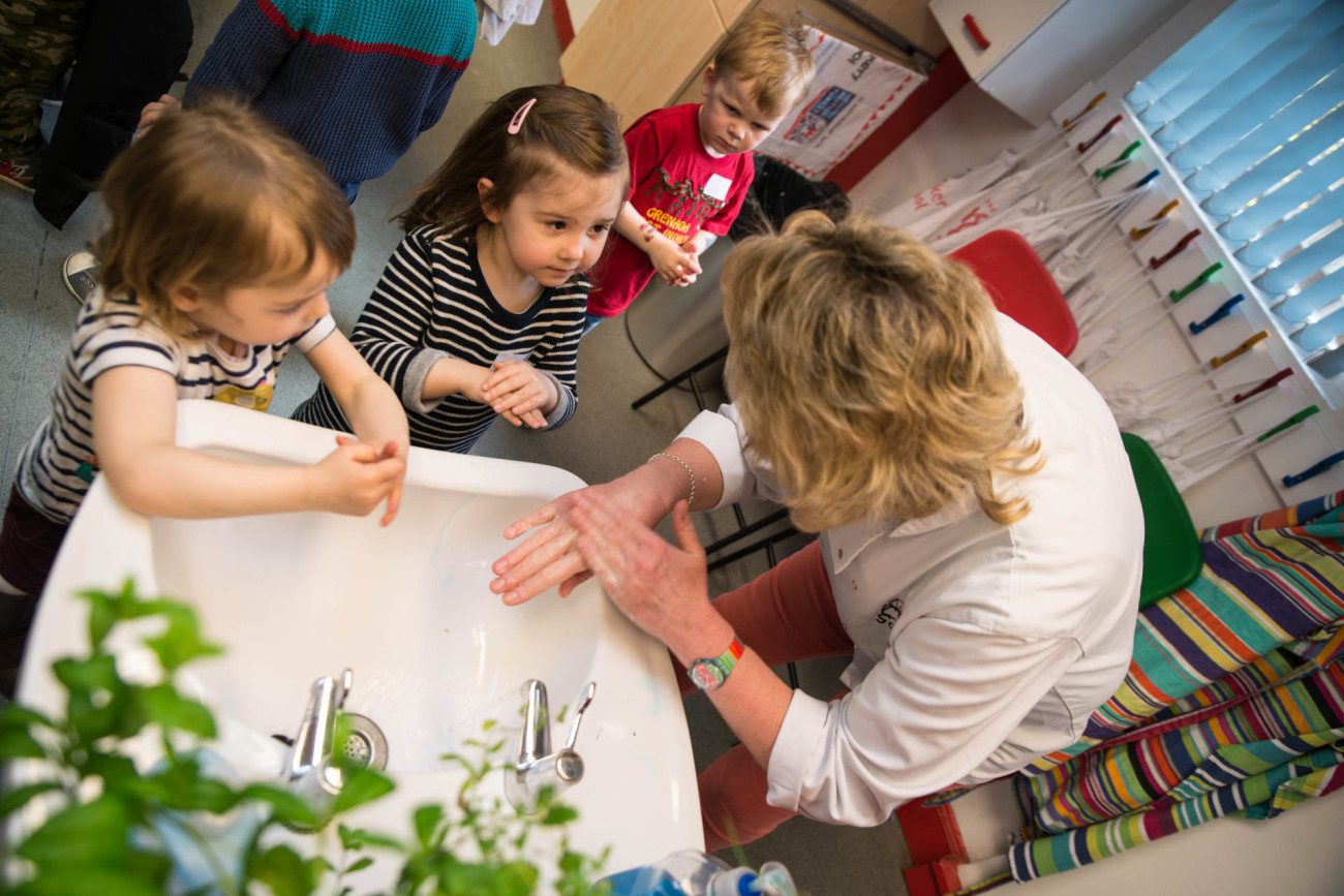 washng hands at the kids cookery school