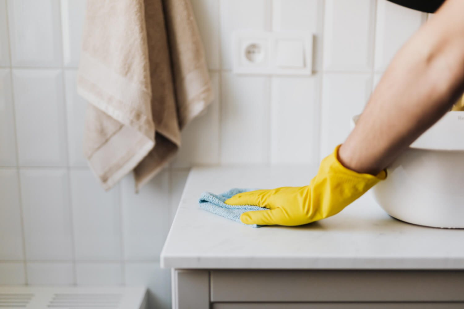 A Guide to Giving Your Home a Deep Clean Inside and Out