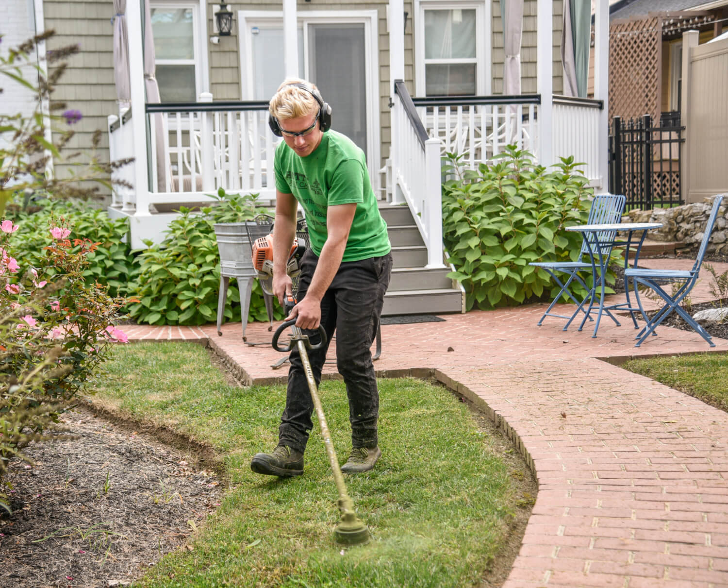 How to Start a Landscaping Business in 8 Easy Steps